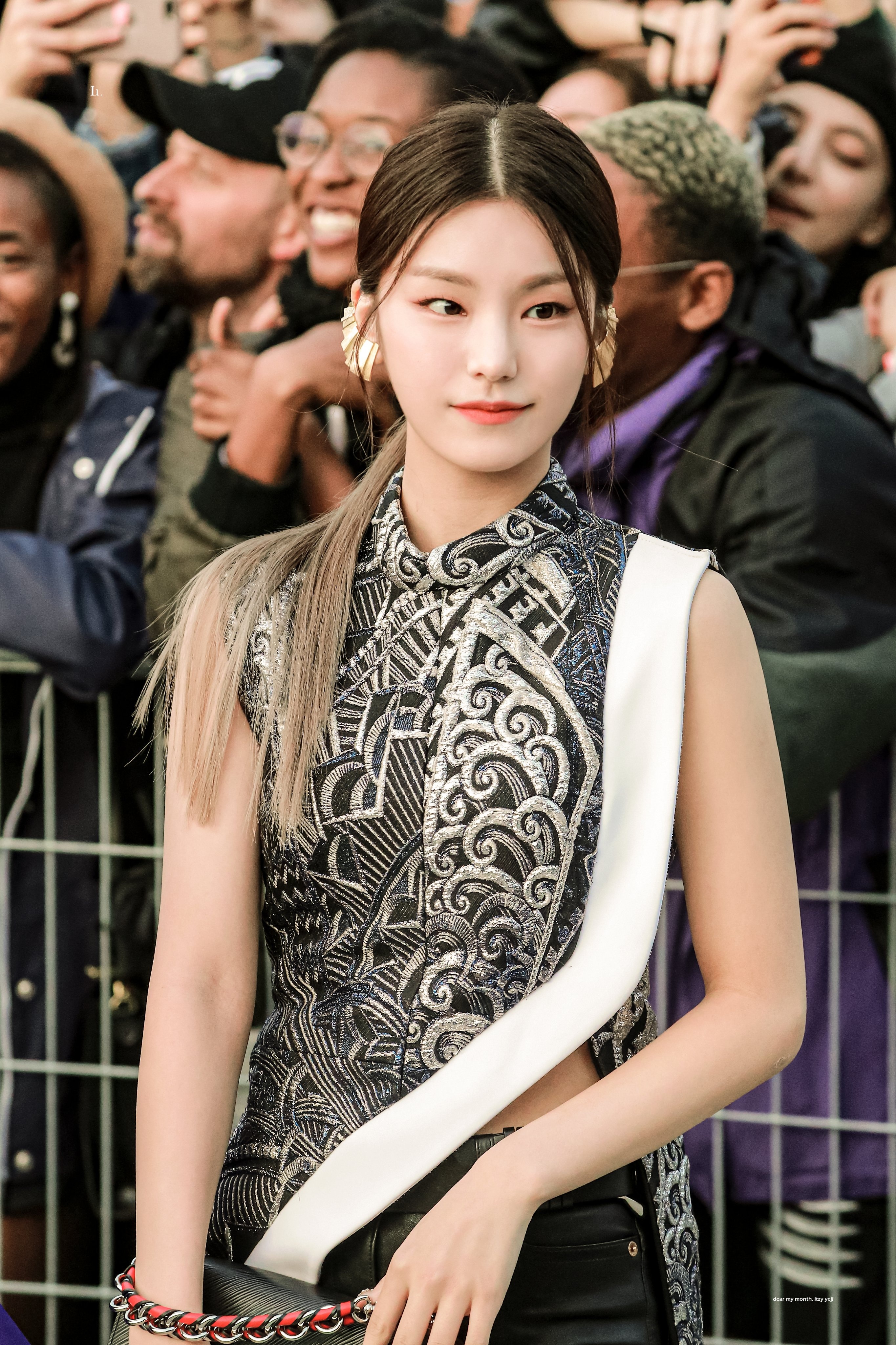 ITZY tai Paris Fashion Week anh 13