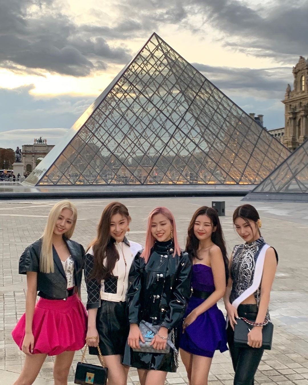 ITZY tai Paris Fashion Week anh 2