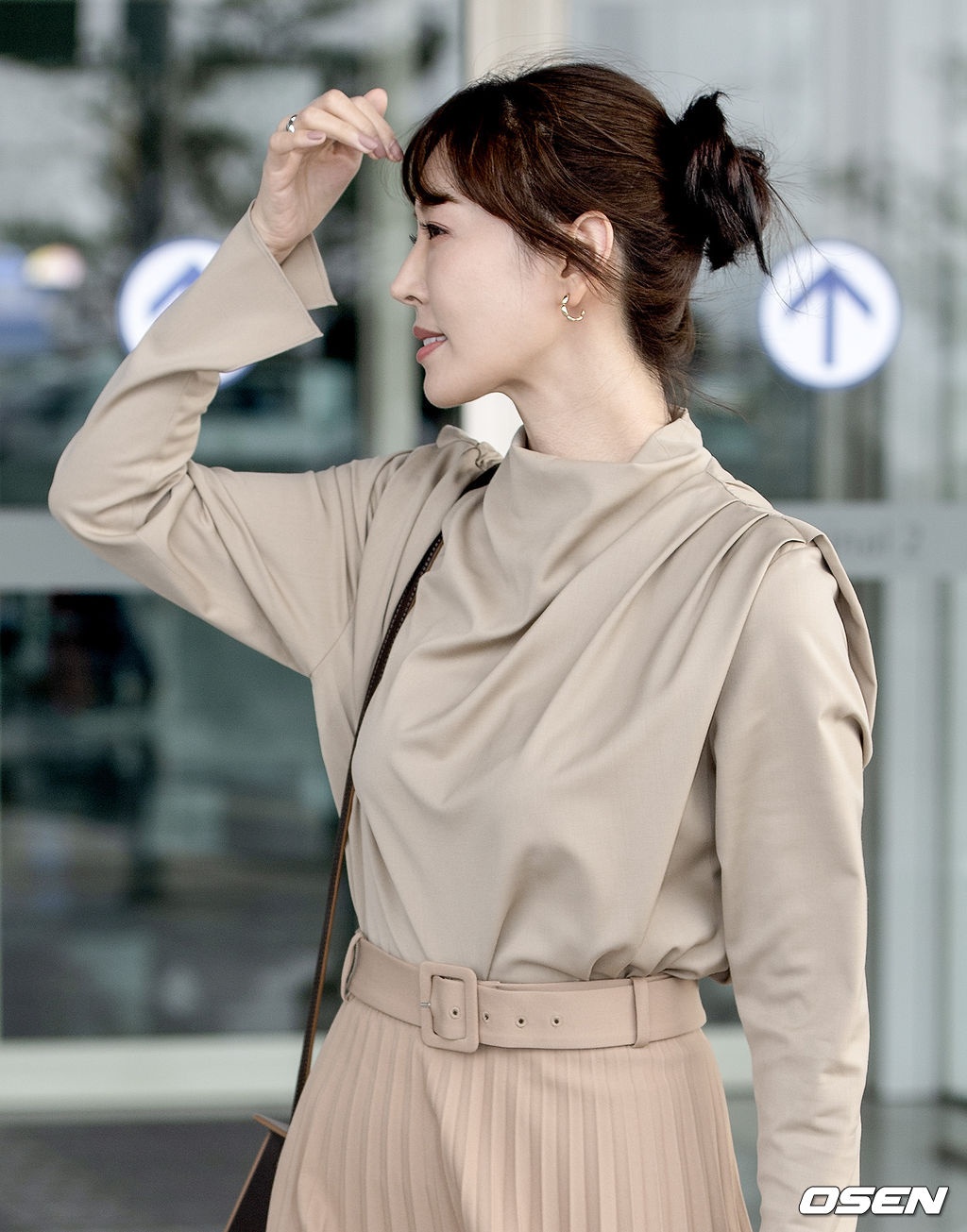 sao nu tai san bay anh 7