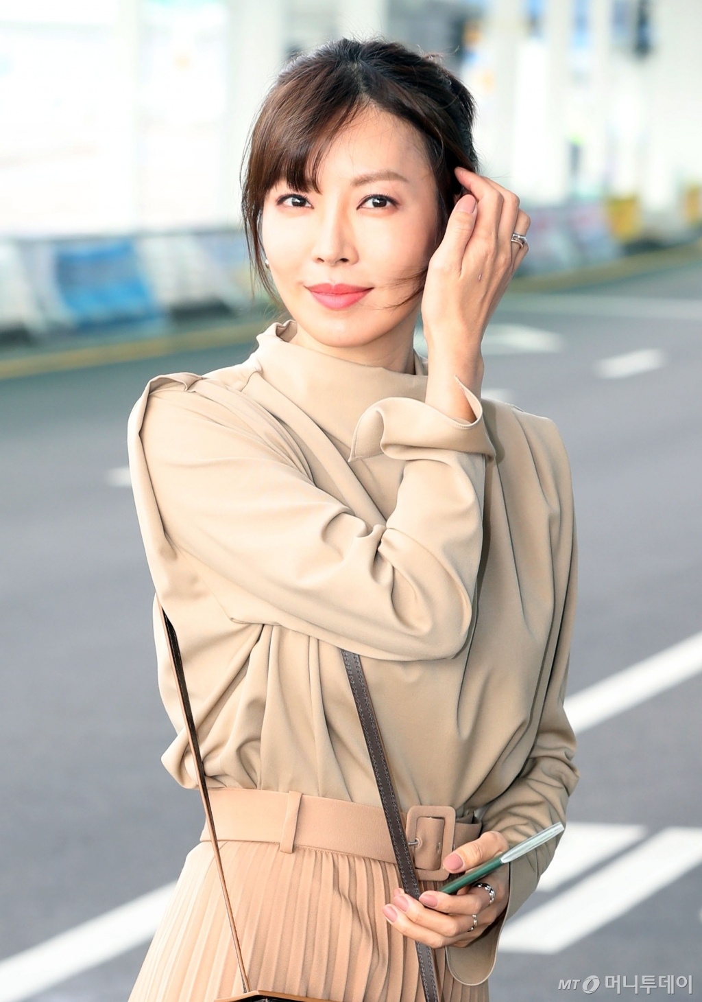 sao nu tai san bay anh 4