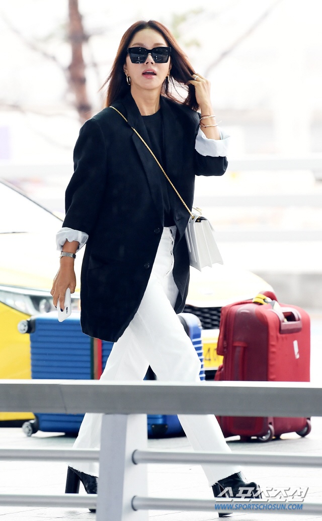 sao Kpop tai san bay anh 6