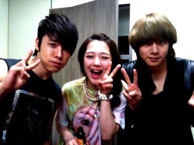 SM huy show vi Sulli qua doi anh 1