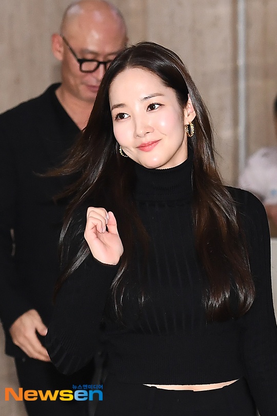 sao Han tai san bay anh 4