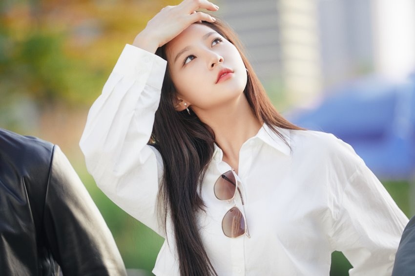 Em gai quoc dan 10X khoe sac voc trong anh hau truong hinh anh