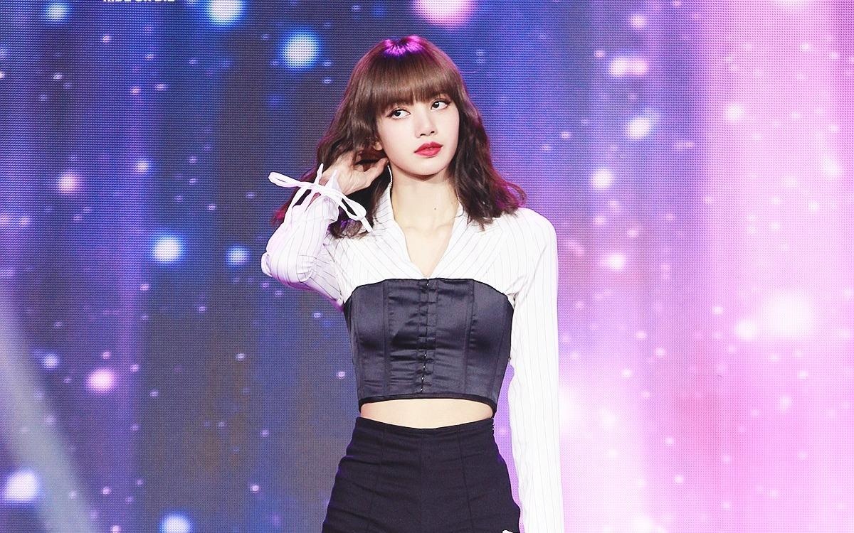 Lisa (Black Pink) gay chu y voi ngoai hinh bup be hinh anh