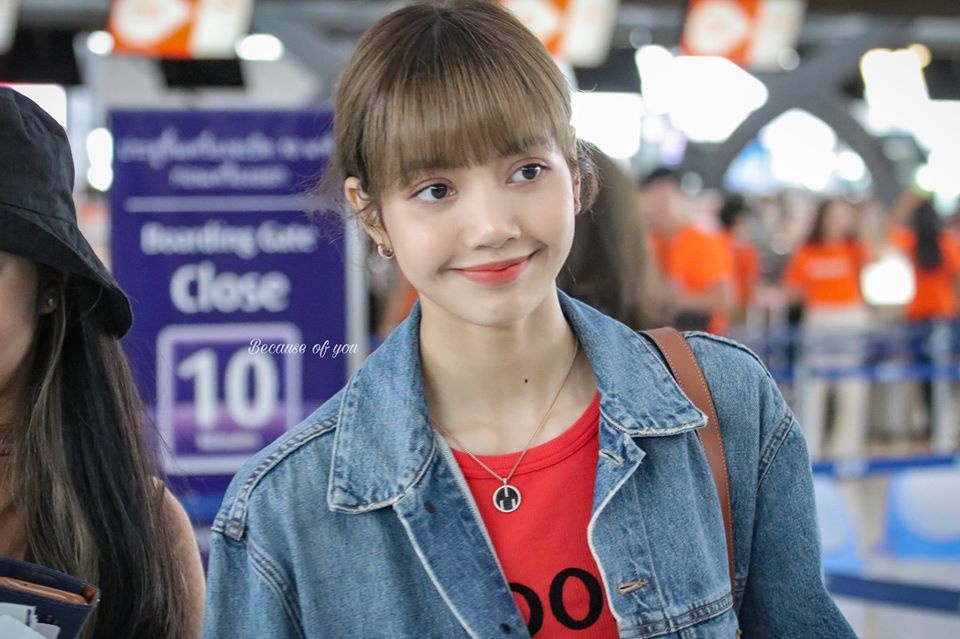 Lisa ben gia dinh anh 15