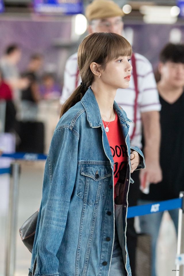 Lisa ben gia dinh anh 16