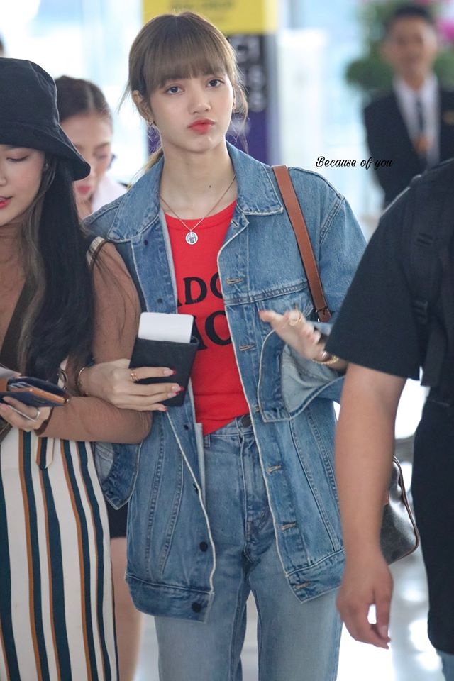 Lisa ben gia dinh anh 17