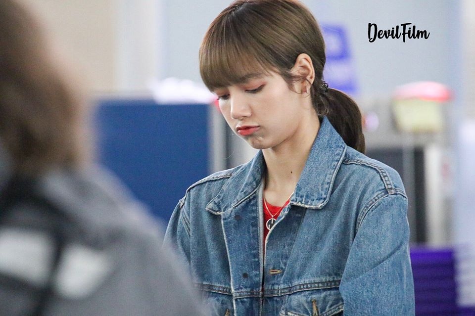 Lisa ben gia dinh anh 7