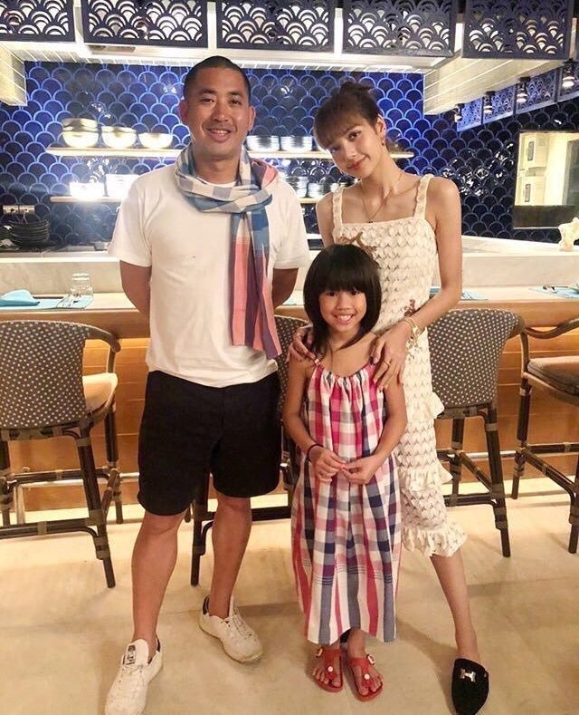 Lisa tai san bay anh 3