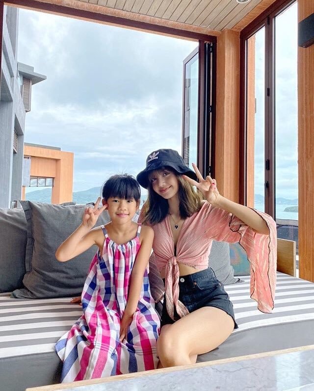 Lisa tai san bay anh 4