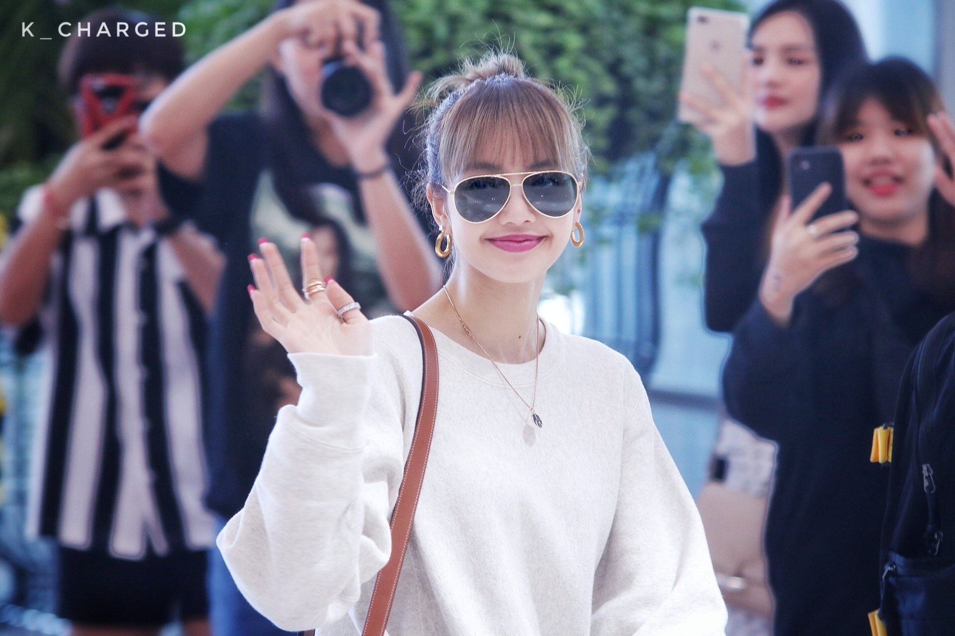 Lisa tai san bay anh 13