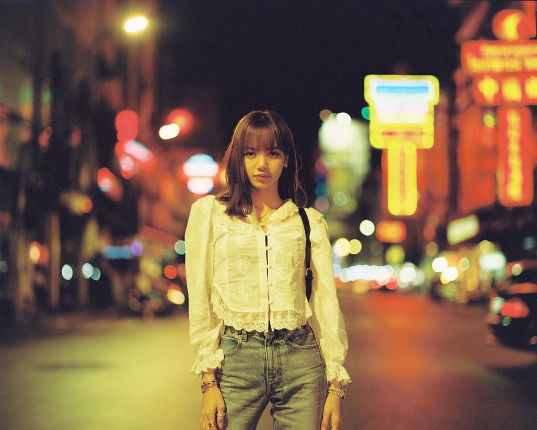 Lisa khoe dang anh 11