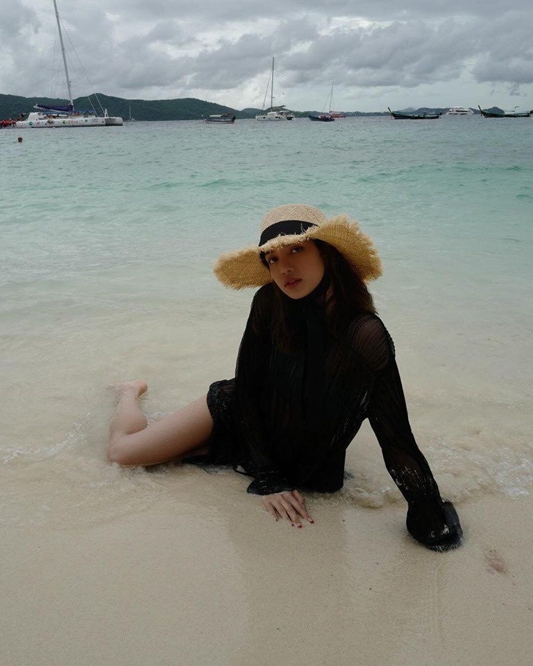 Lisa khoe dang anh 9