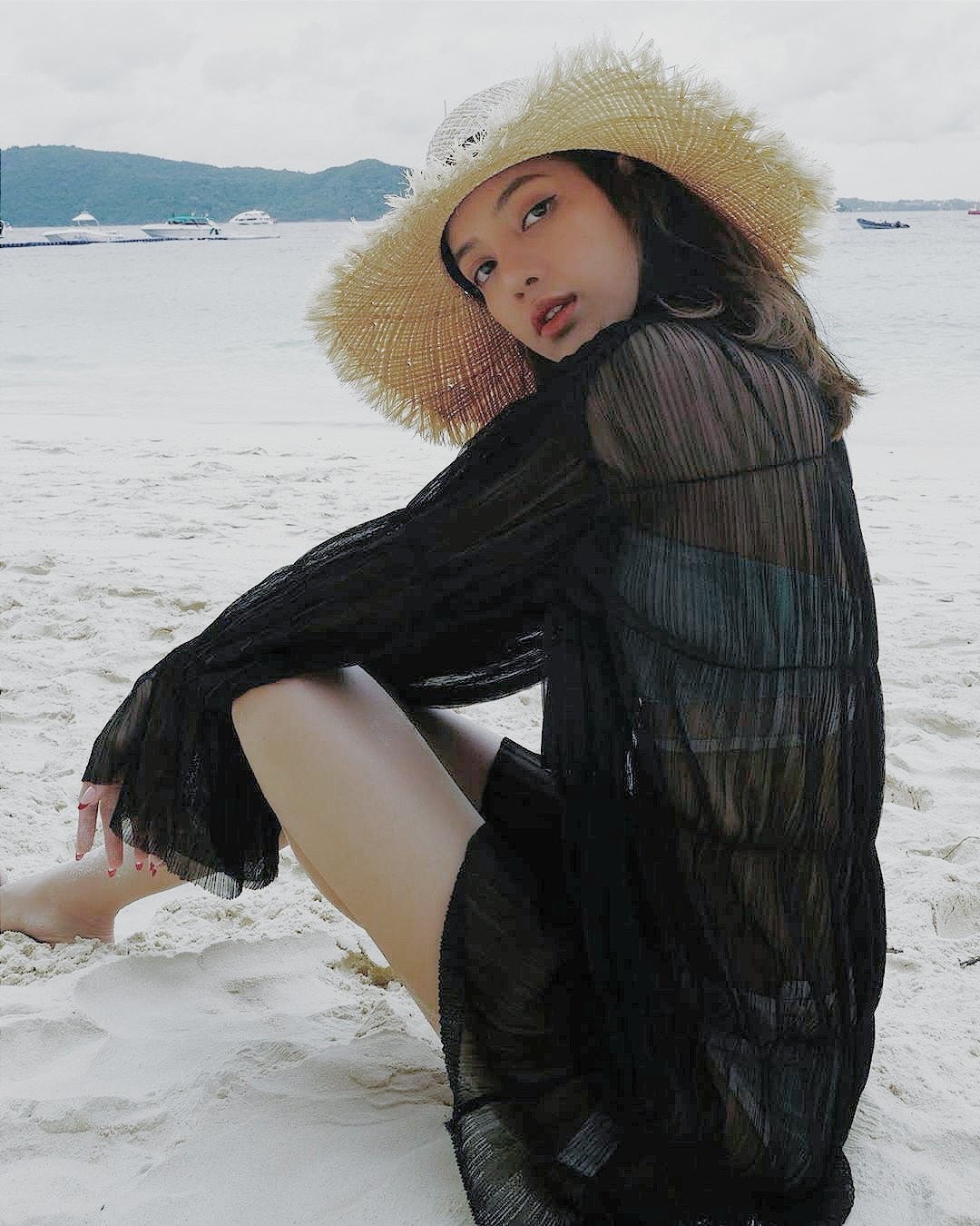 Lisa khoe dang anh 7