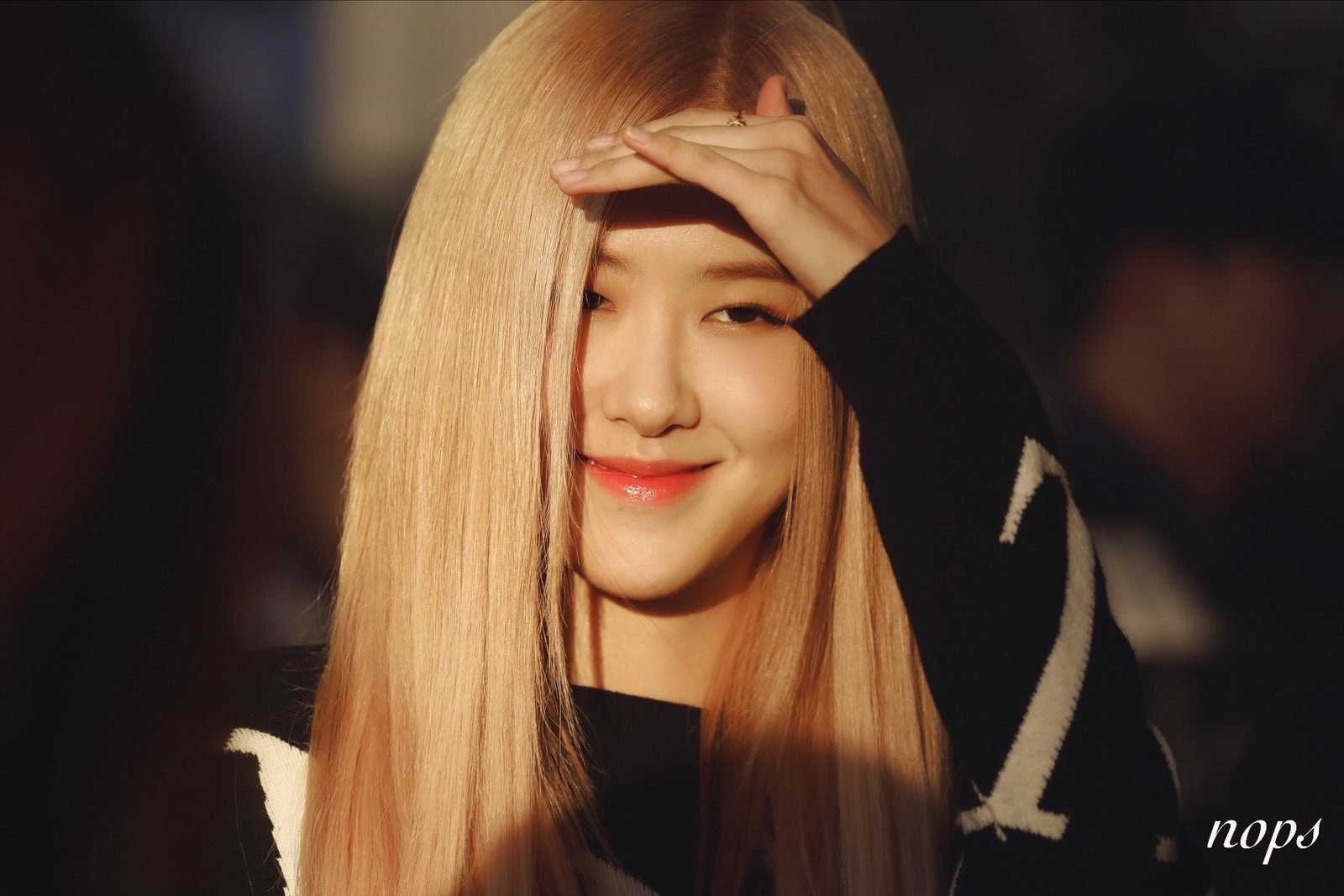 sao Kpop tai san bay anh 10