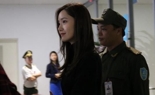 Yoona noi bat, Jang Dong Gun duoc khen phong do khi den Ha Noi hinh anh