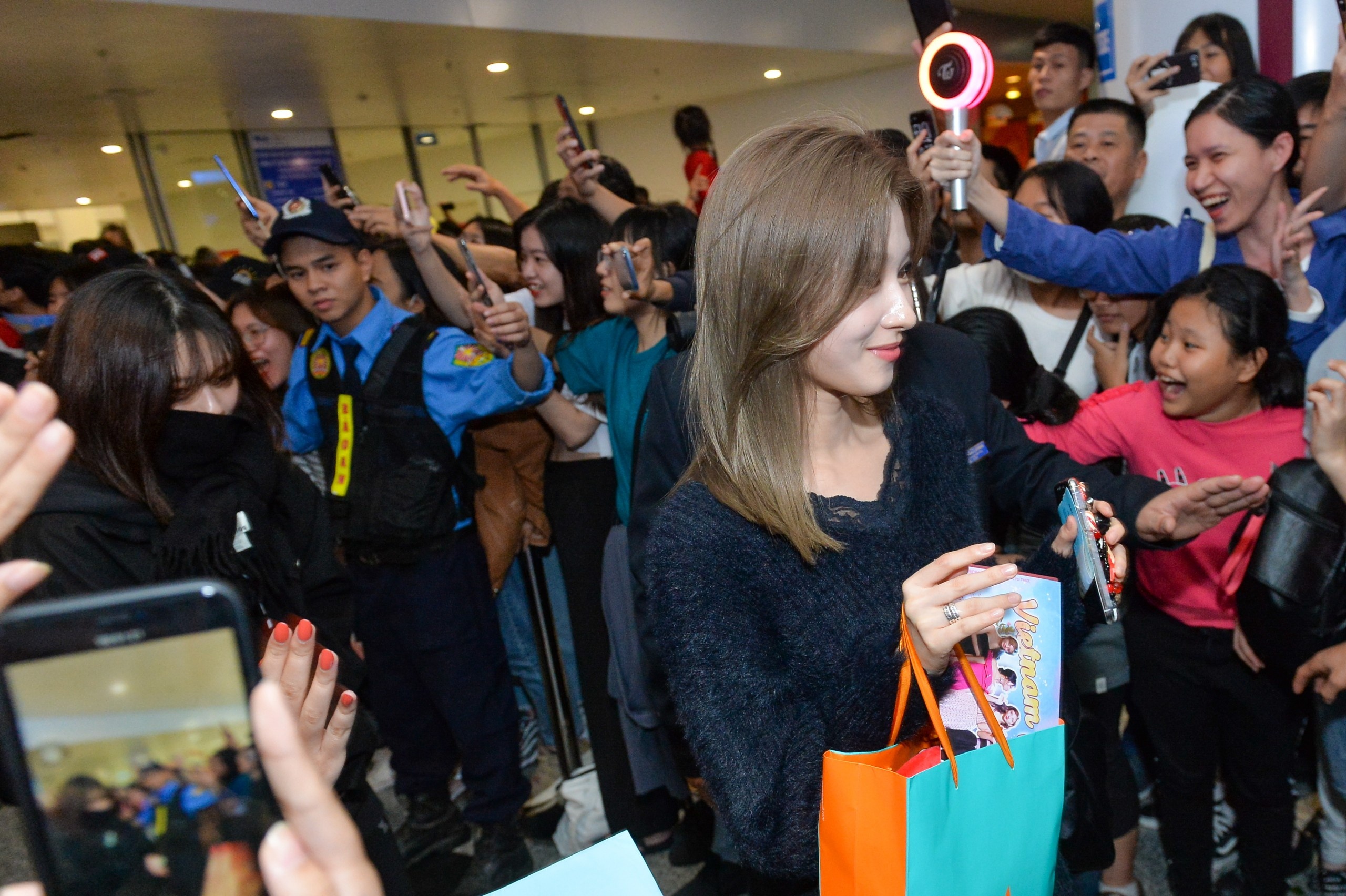 dan my nhan Han sang Viet Nam anh 4