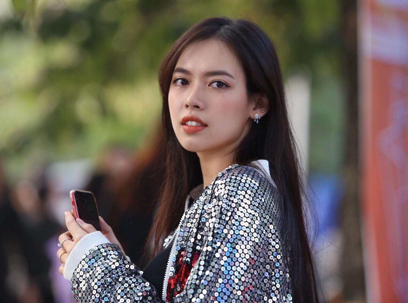 Nguoi dep Hoa hau Hoan vu va dan fan nu xep hang xem AAA 2019 hinh anh