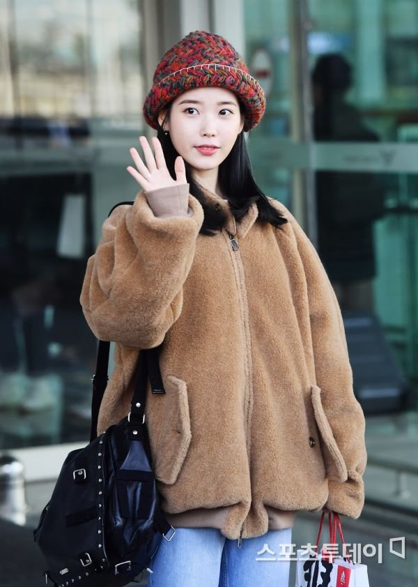 IU tai san bay anh 4