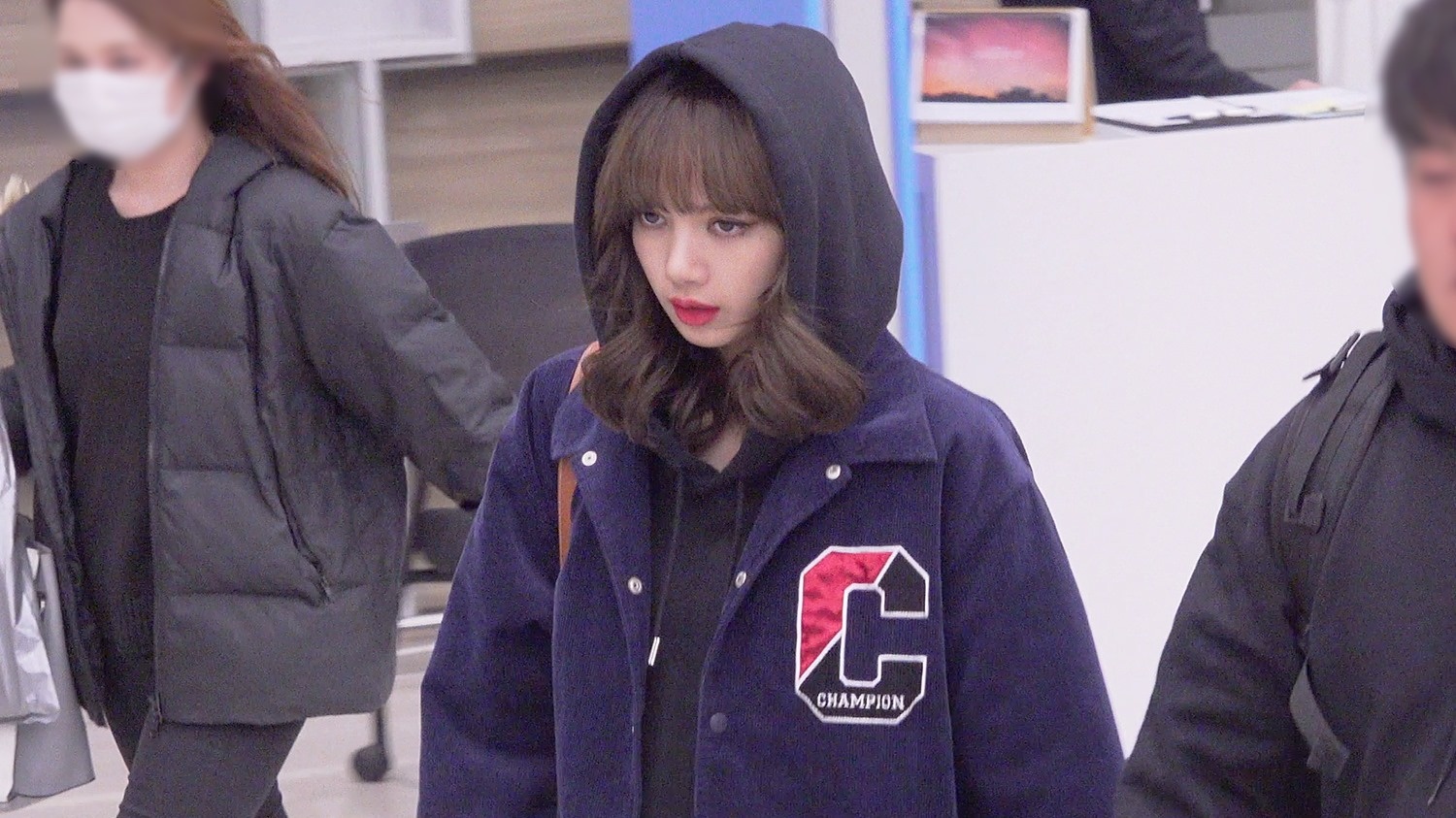 Black Pink tai san bay anh 13