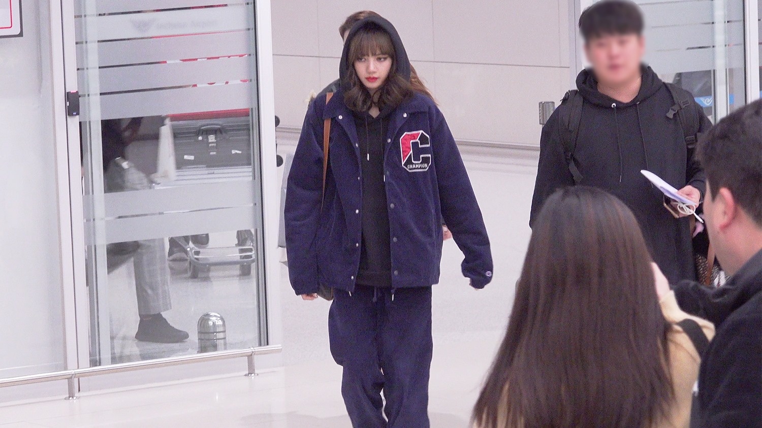 Black Pink tai san bay anh 12