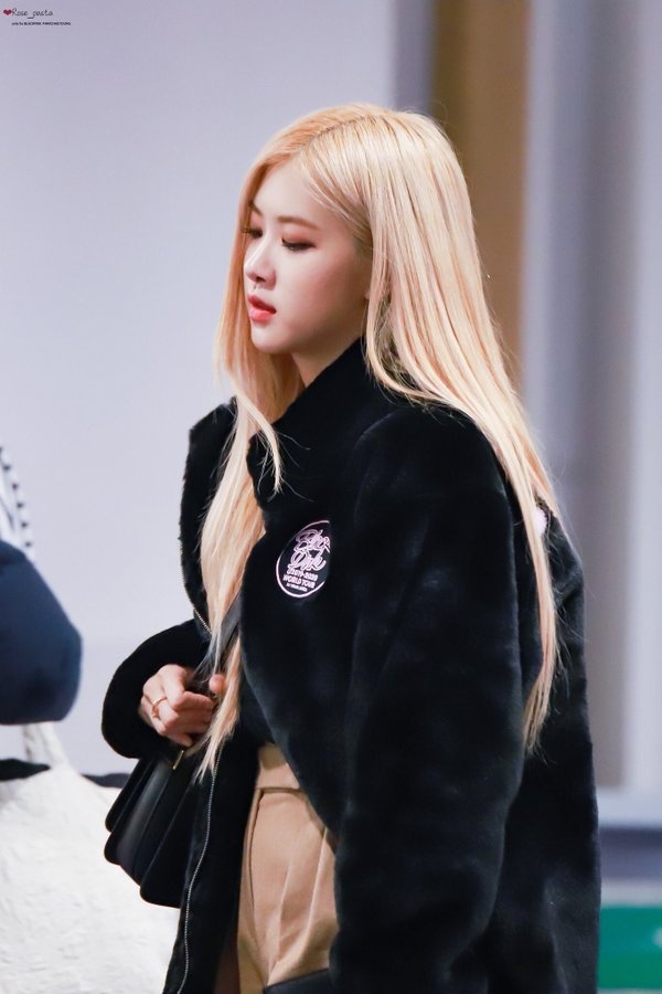 Black Pink tai san bay anh 11