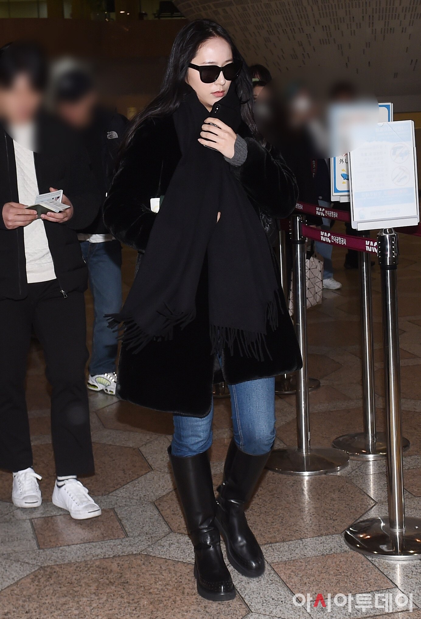 sao Kpop o san bay anh 12