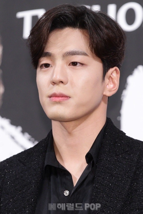 my nhan co trang tai su kien anh 13