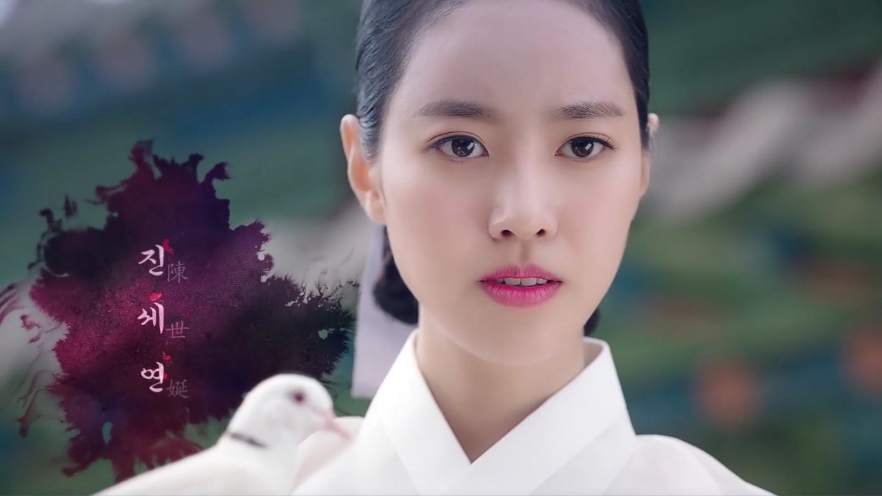 my nhan co trang tai su kien anh 8