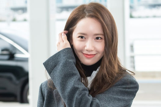 Yoona an mac don gian van thu hut ong kinh hinh anh