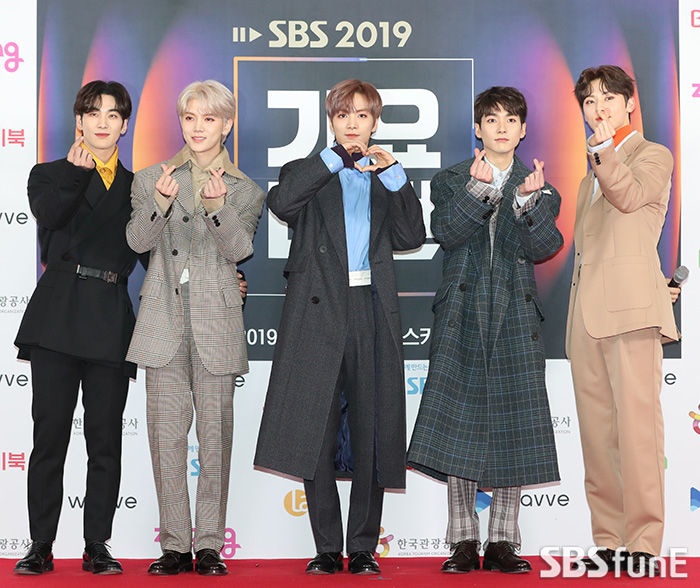 dan sao Kpop tren tham do anh 33