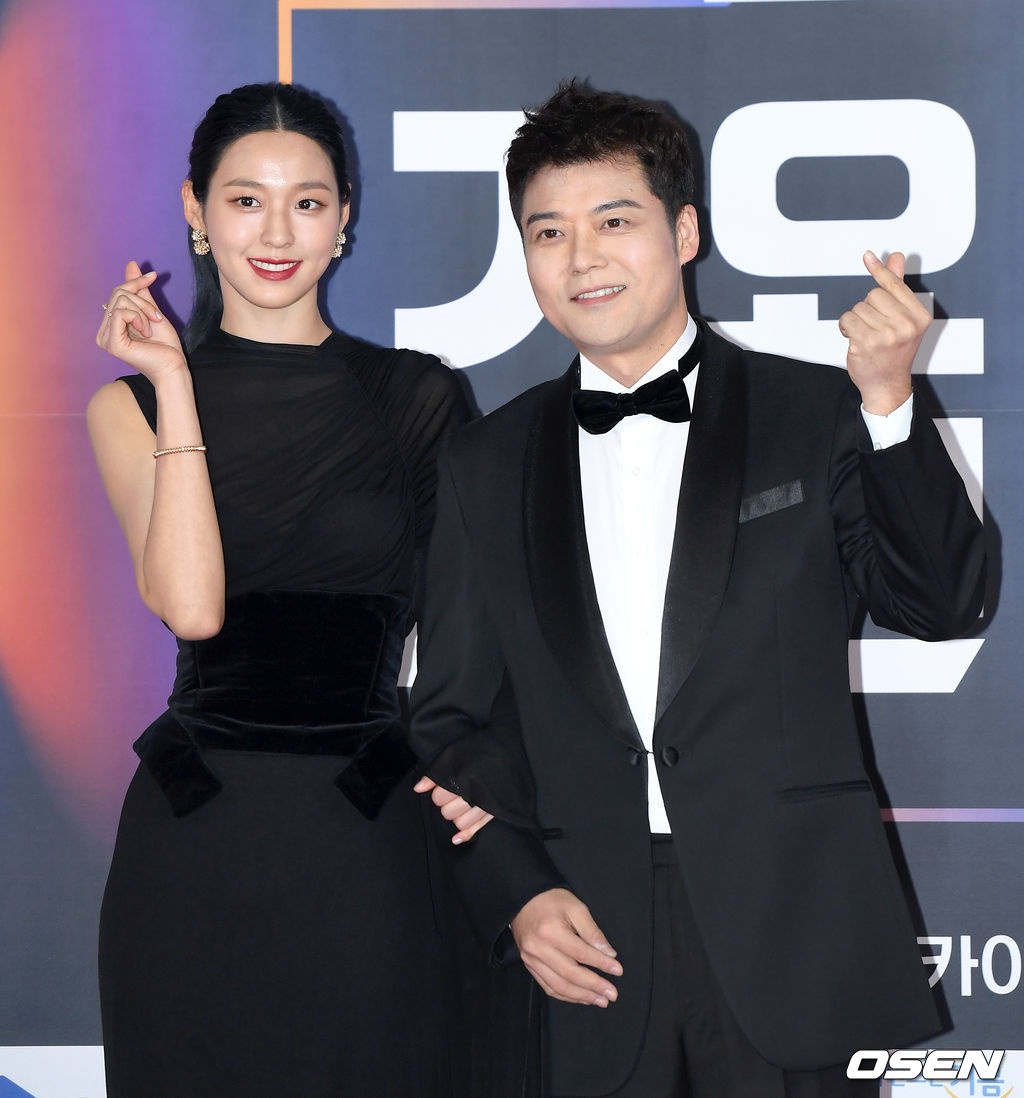 dan sao Kpop tren tham do anh 1