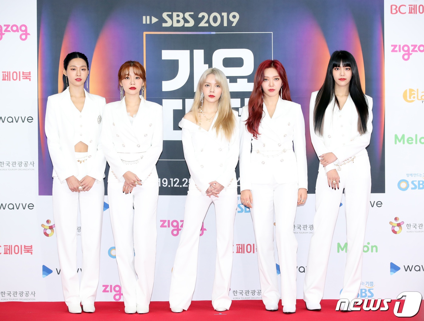 dan sao Kpop tren tham do anh 10