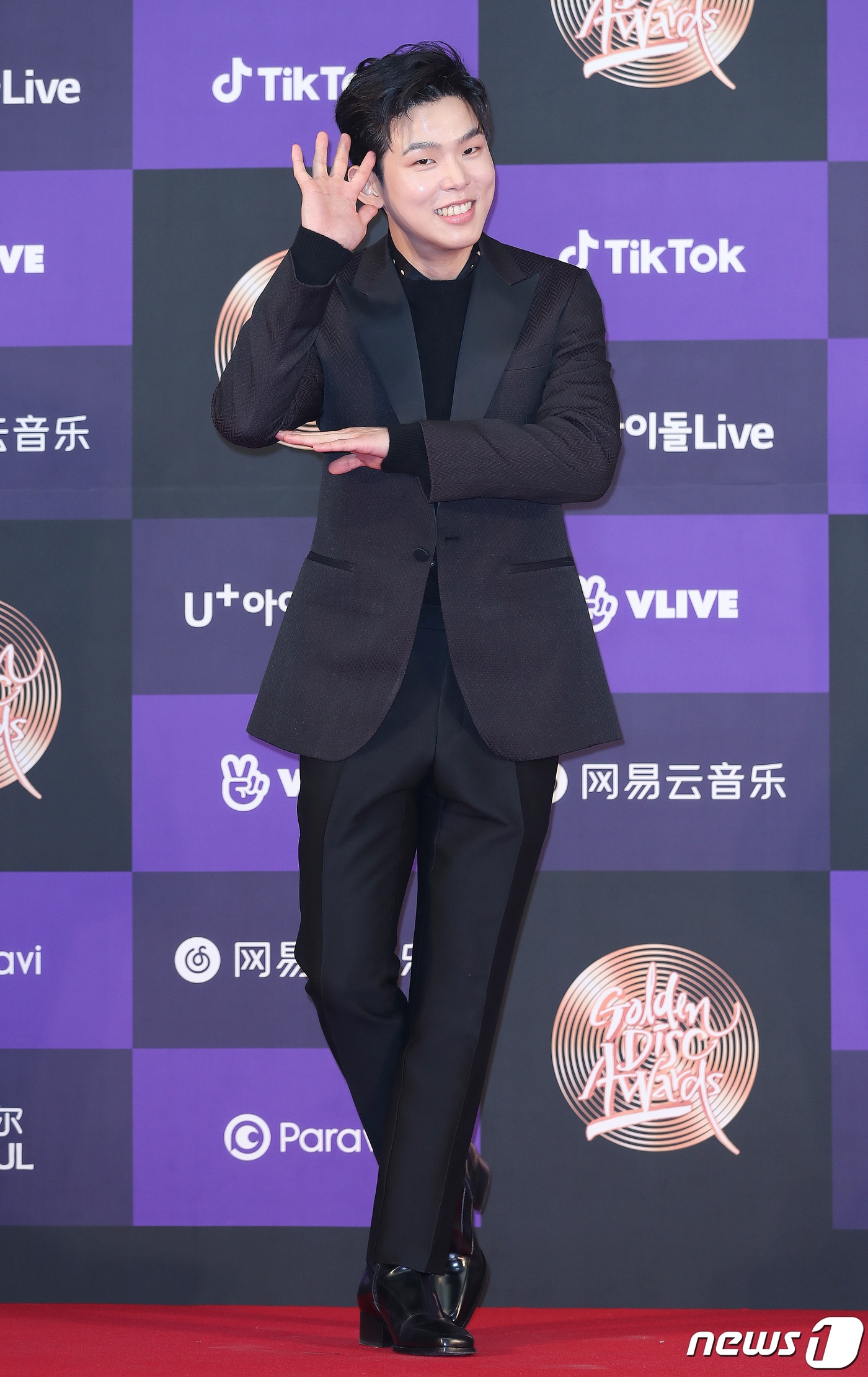 sao Kpop tren tham do anh 24