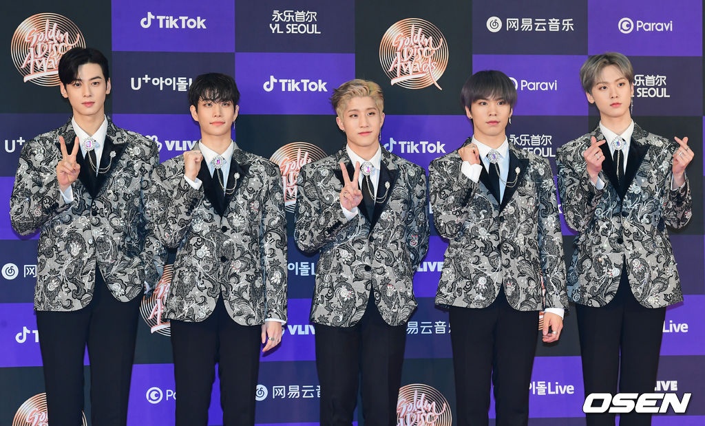 sao Kpop tren tham do anh 24