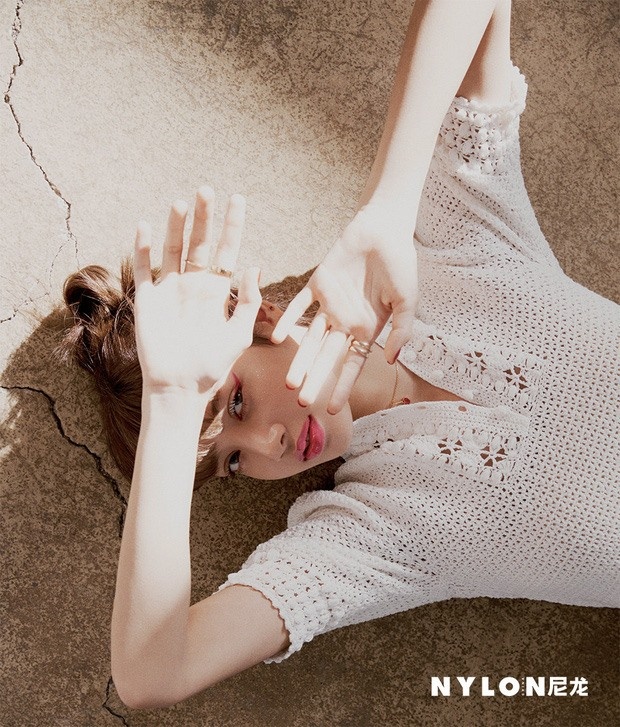 Lisa tren tap chi anh 1