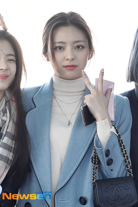 ITZY tai sân bay ảnh 19 ITZY tai san bay anh 19