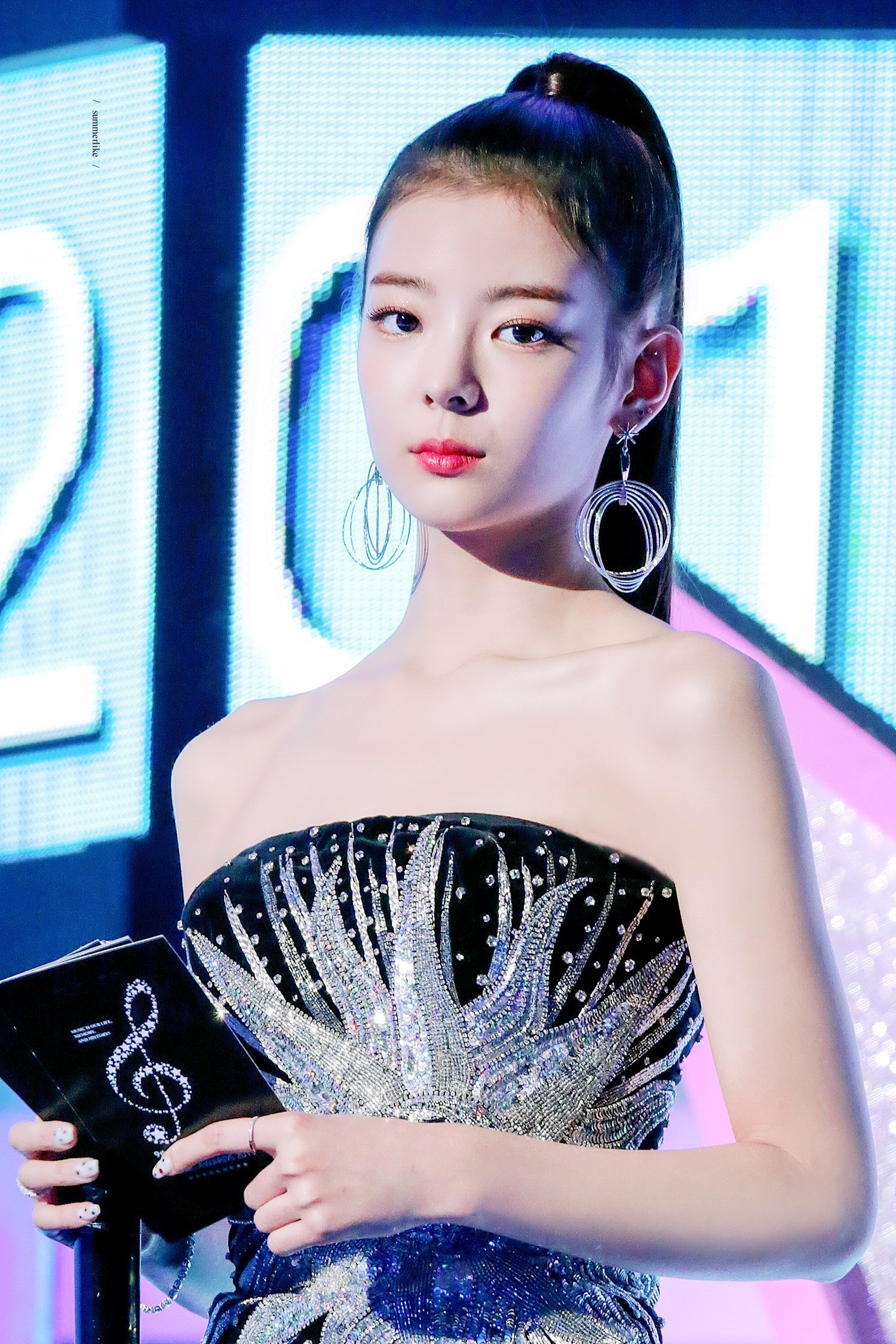 nữ tân binh được yêu thích nhất Kpop 2019 ảnh 11 nu tan binh duoc yeu thich nhat Kpop 2019 anh 11