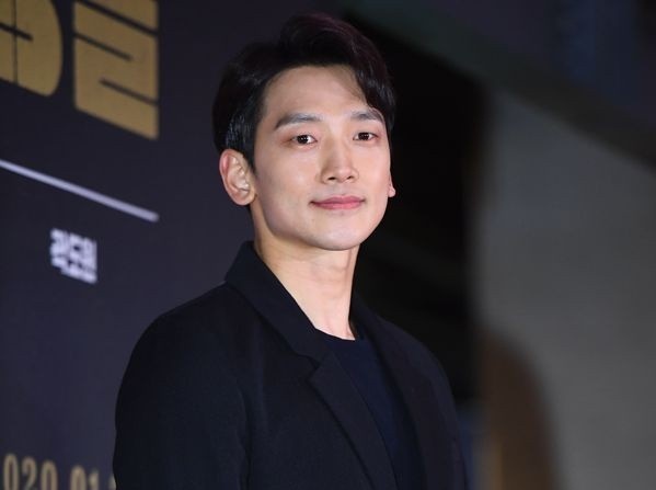 Bi Rain xuat hien ben dan dien vien hang dau xu Han hinh anh