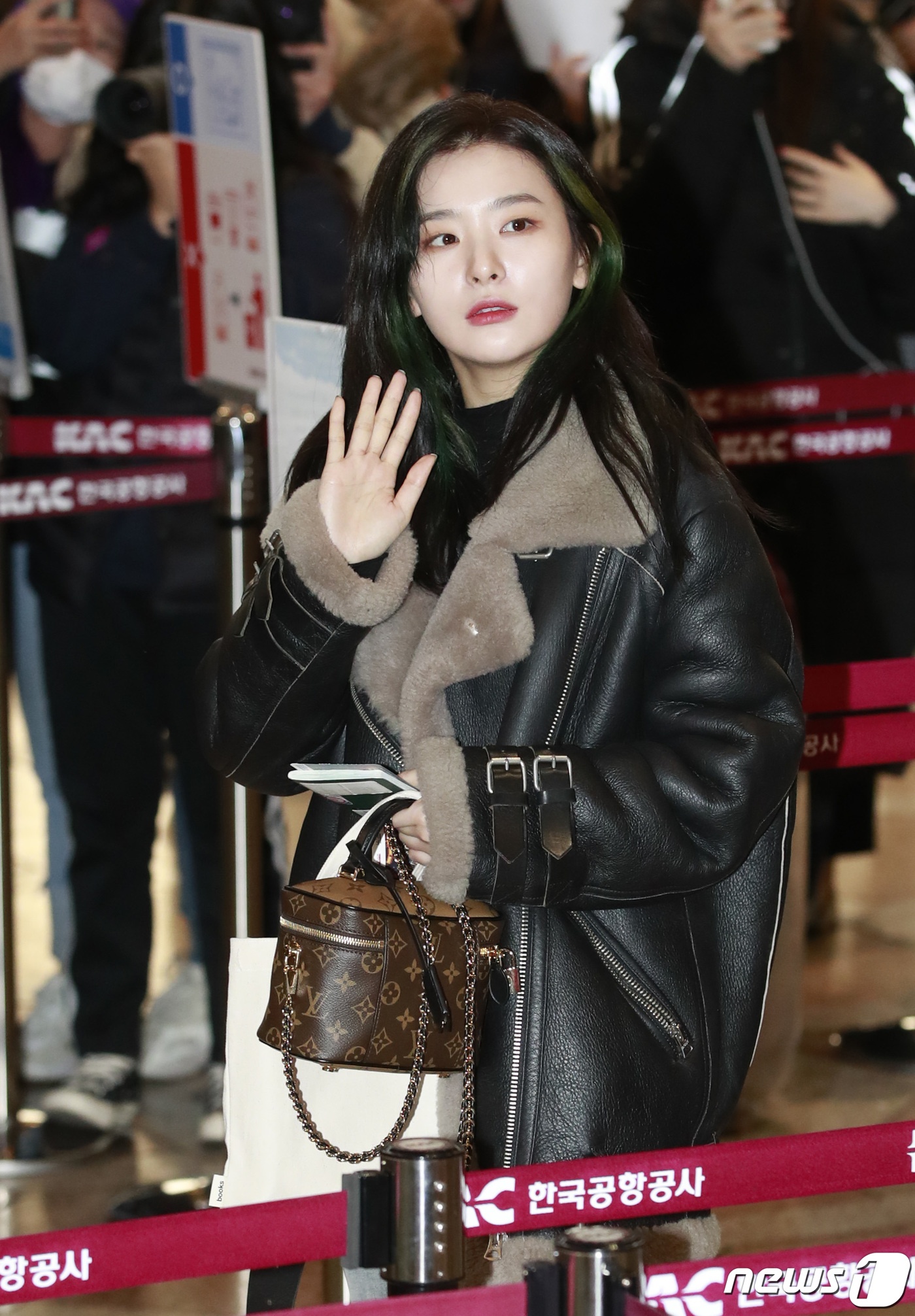 sao Kpop tại sân bay ảnh 7 sao Kpop tai san bay anh 7