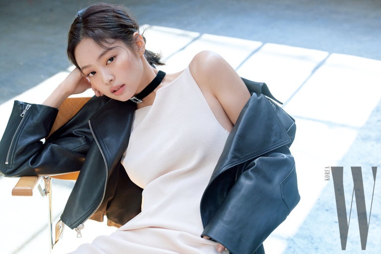 Jennie trên tạp chí ảnh 1 Jennie tren tap chi anh 1