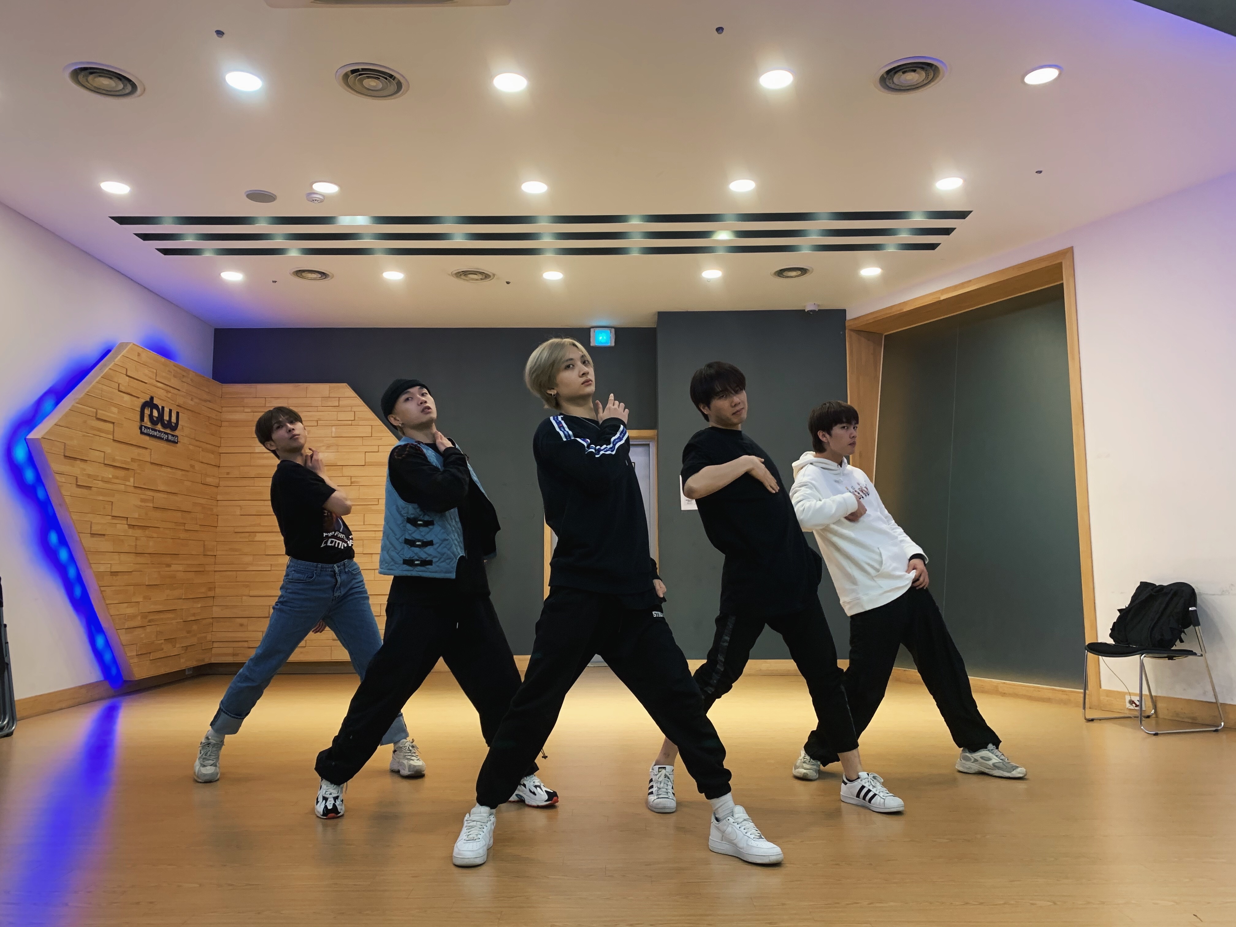 Tet xa nha cua 5 chang trai Viet Nam duoc dao tao tai Han Quoc hinh anh