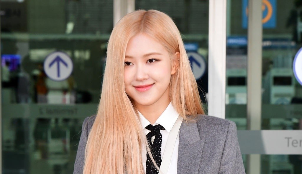 Rose (Black Pink) duoc vi nhu nu than khi xuat hien tai san bay hinh anh