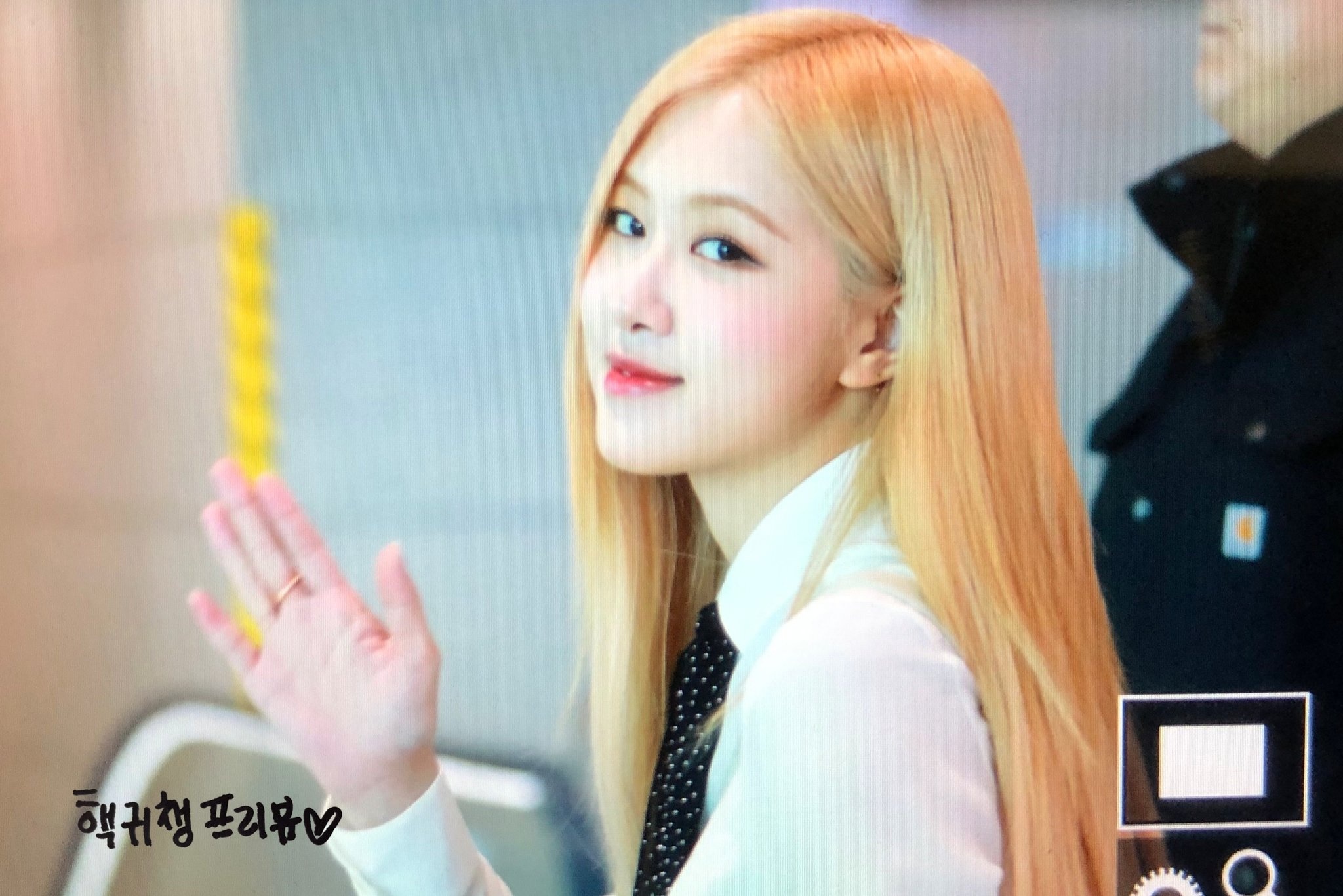 Rose tai san bay anh 13