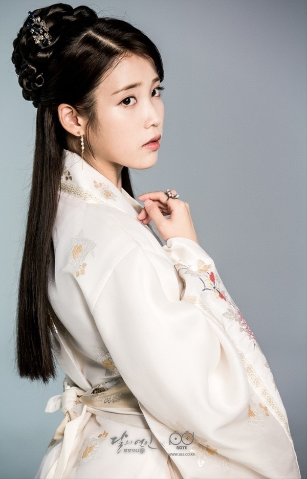 Nu idol Kpop mac hanbok dep nhat anh 1