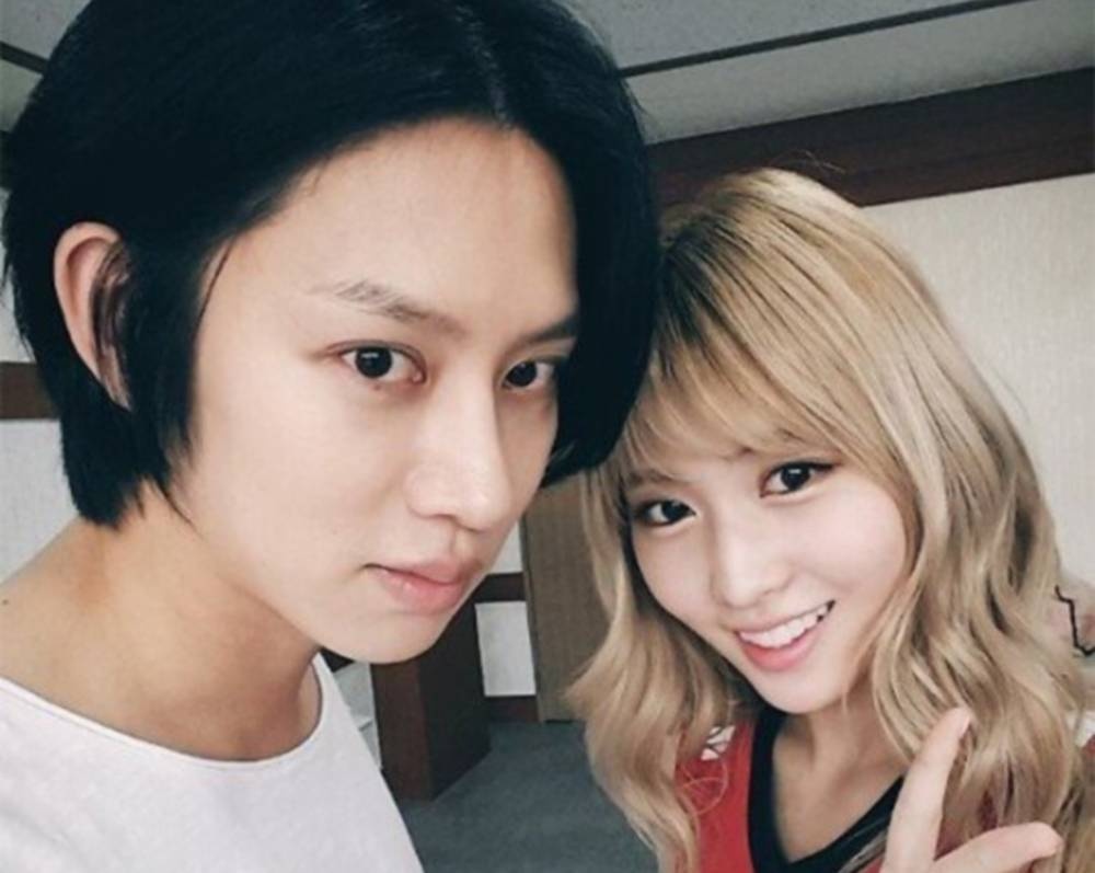 Momo (TWICE) boi roi khi bi MC treu choc ve chuyen hen ho voi Hee Chul hinh anh