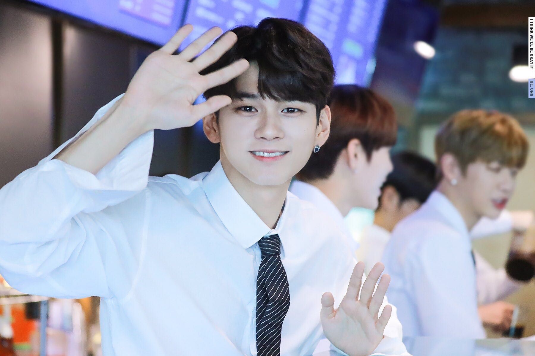 nam dien vien duoc phai nu muon tang qua anh 2