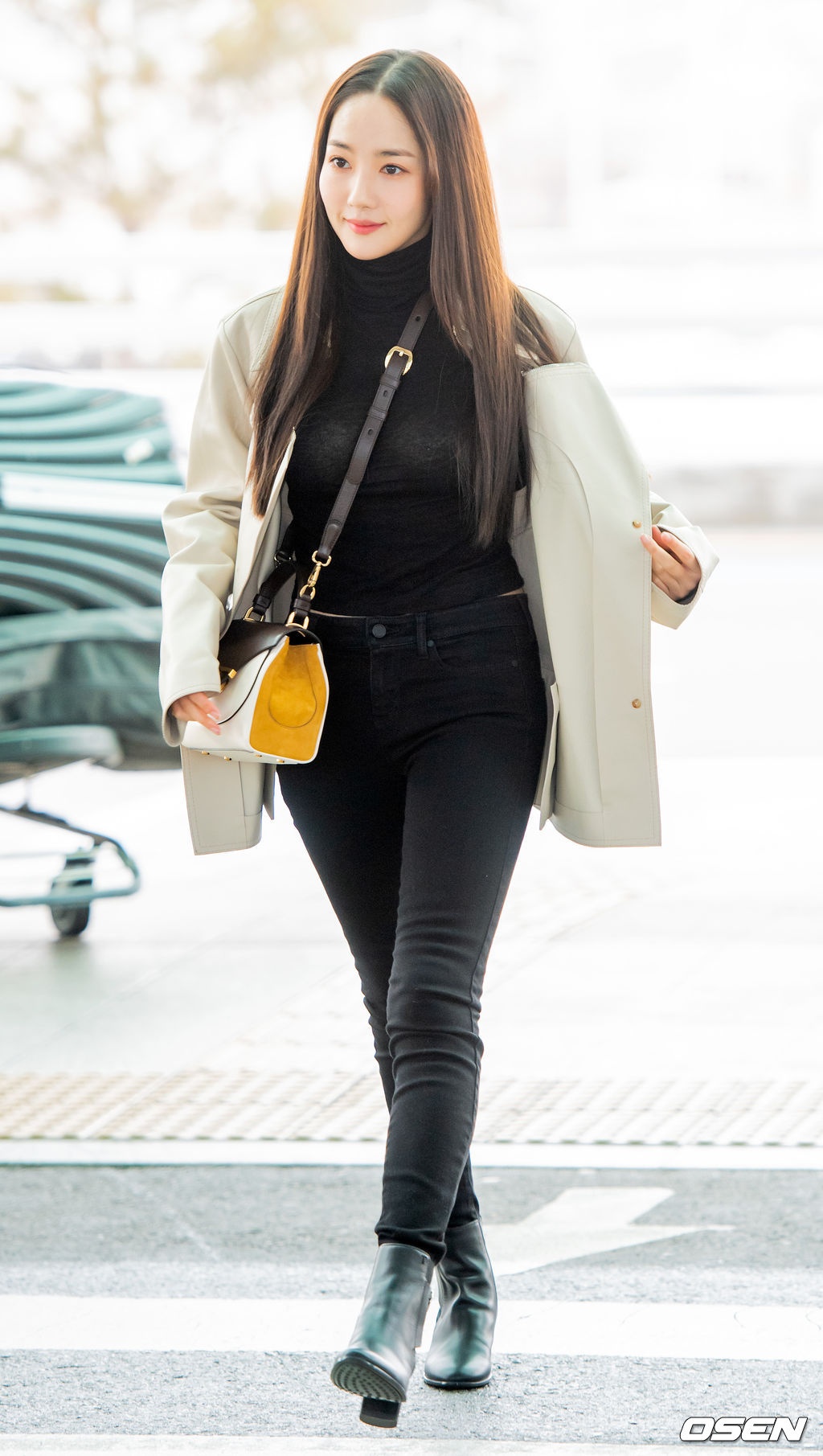 sao Kpop tai san bay anh 10