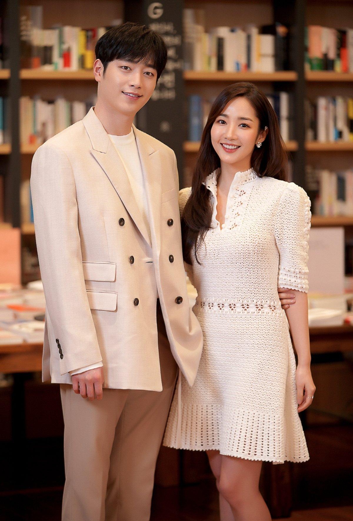 Bon bo doi duoc mong doi nhat man anh nho xu Han 2020 anh 4